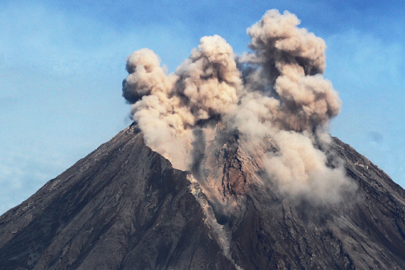 Indonesia's Mount Semeru erupts nine times on Sunday, triggers ...