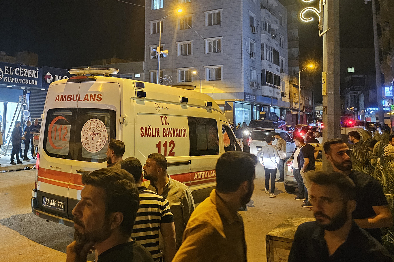Cizre’de aile içi kavgada muhtar dahil 3 kişi silahla vuruldu!
