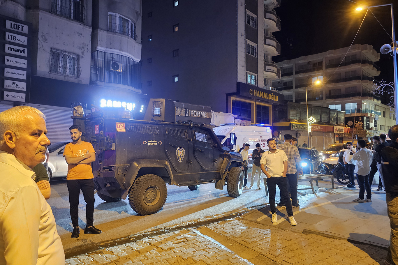 Cizre’de aile içi kavgada muhtar dahil 3 kişi silahla vuruldu!