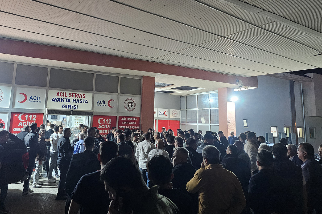 Cizre’de aile içi kavgada muhtar dahil 3 kişi silahla vuruldu!