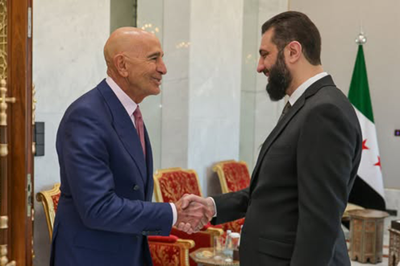 الرئيس السوري أحمد الشرع يستقبل المبعوث الأميركي توماس باراك