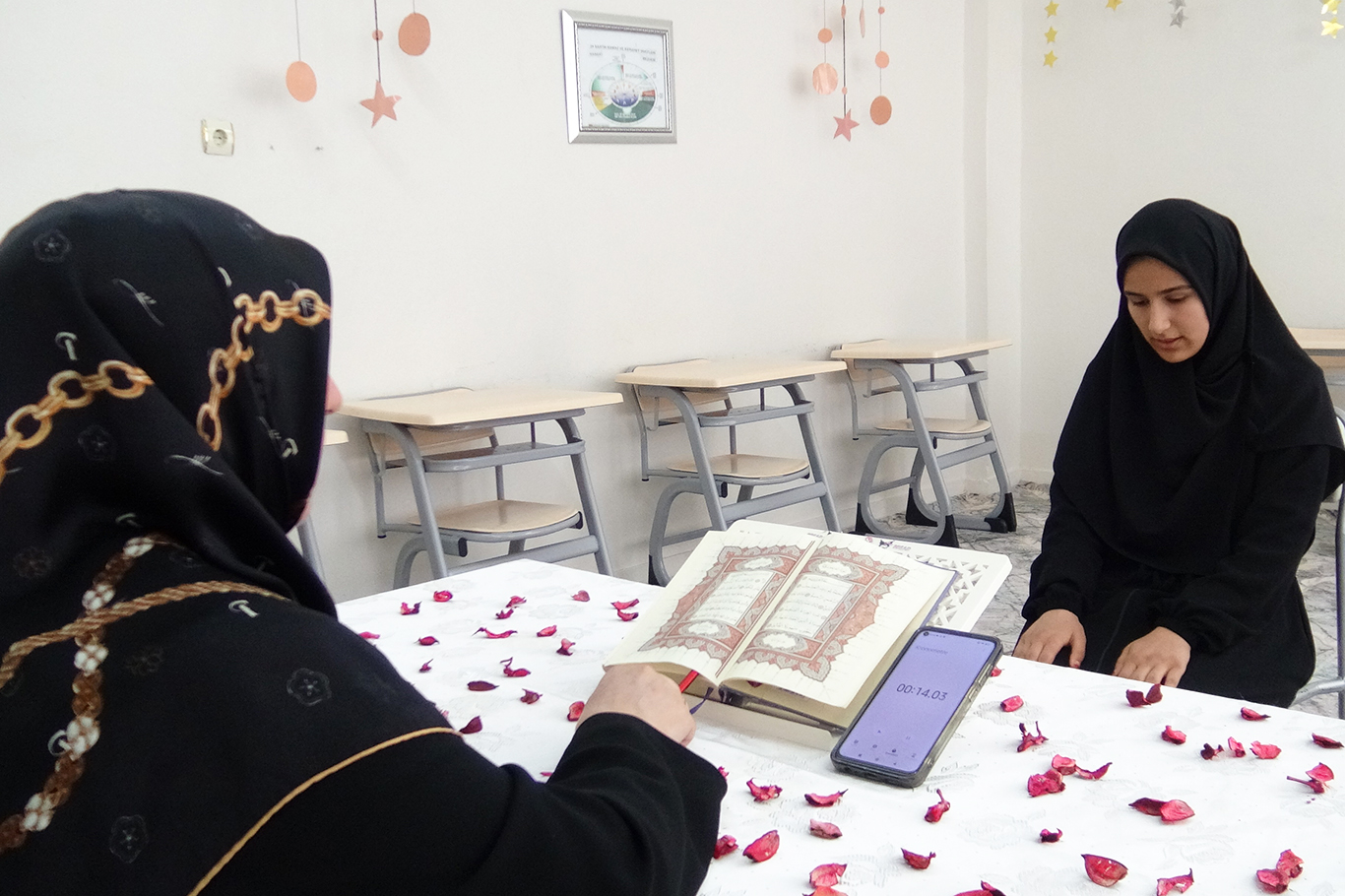 13 ayda tamamladığı hafızlığını 15 saatte ezbere hatimle taçlandırdı