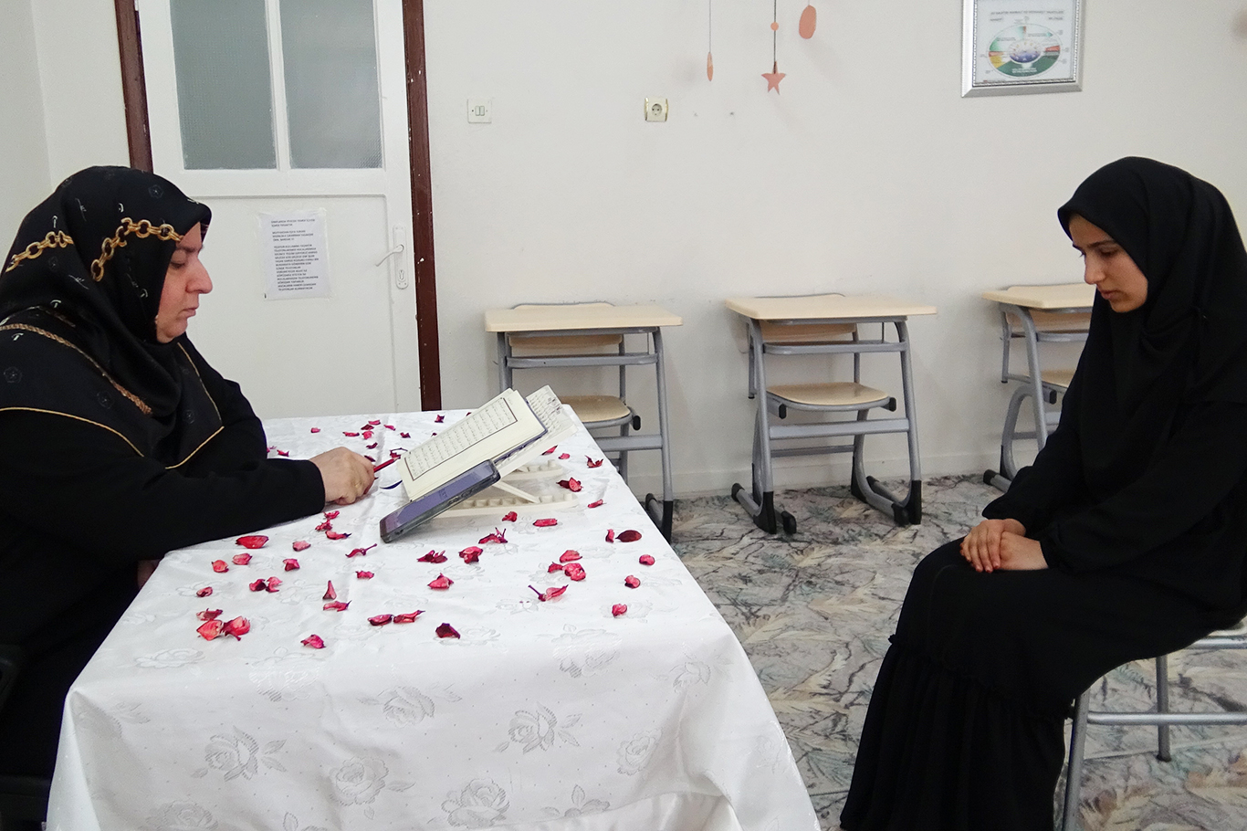 13 ayda tamamladığı hafızlığını 15 saatte ezbere hatimle taçlandırdı