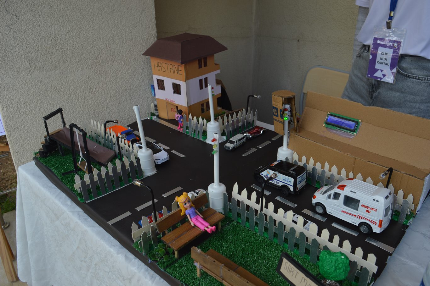 Siirtli öğrencilerden helal gıda ve ambulans geçiş sistemi projesi