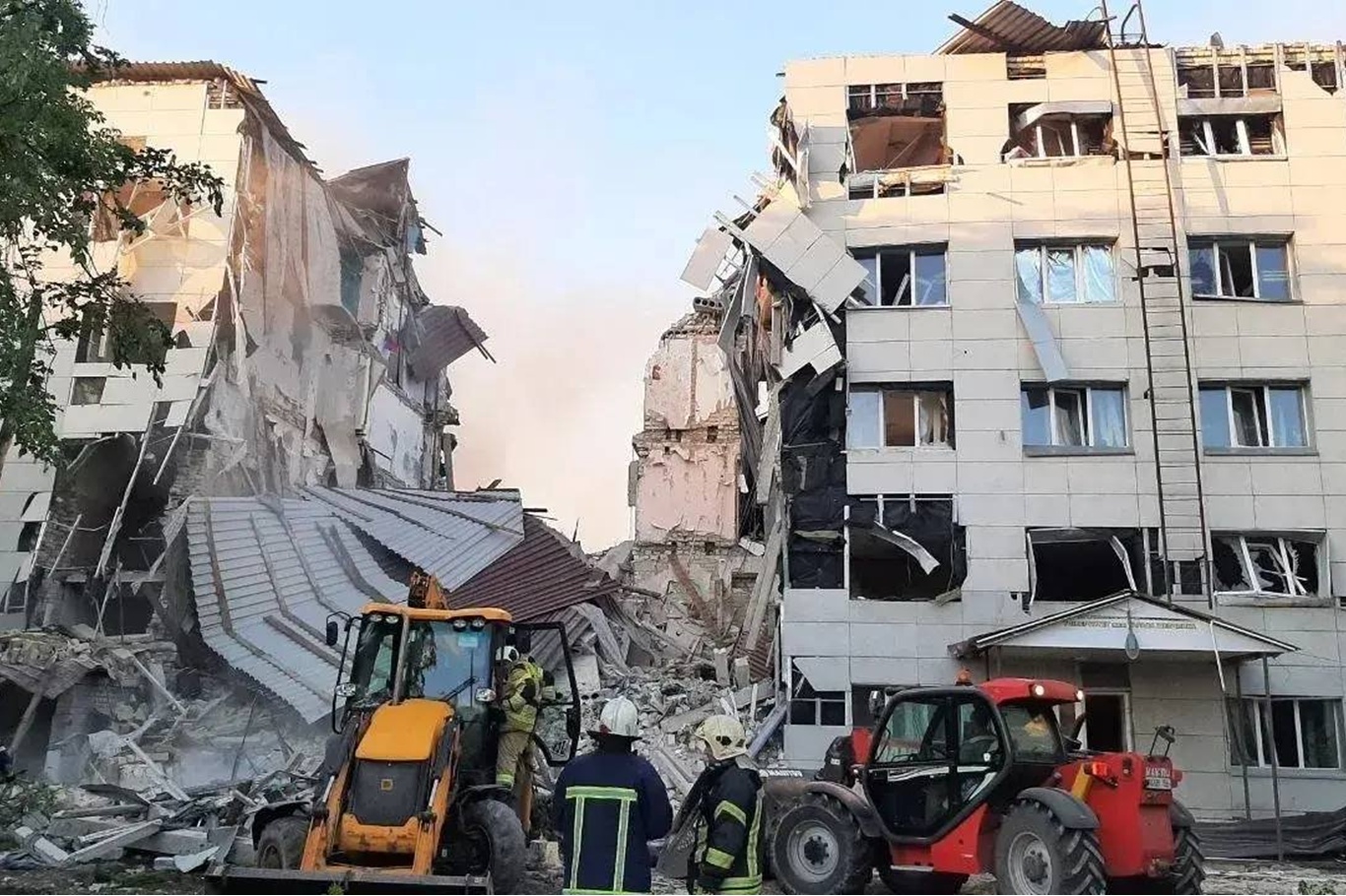 Luhansk'a Ukrayna saldırısı: 4 ölü 35 yaralı