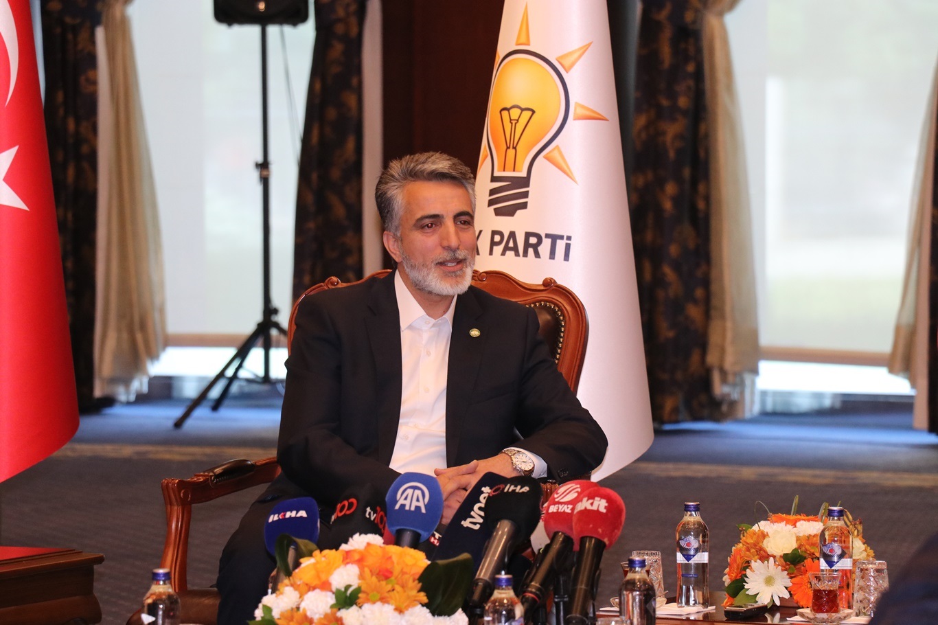 هدی پار با احزاب سیاسی دیدار و تبریک عید گفت