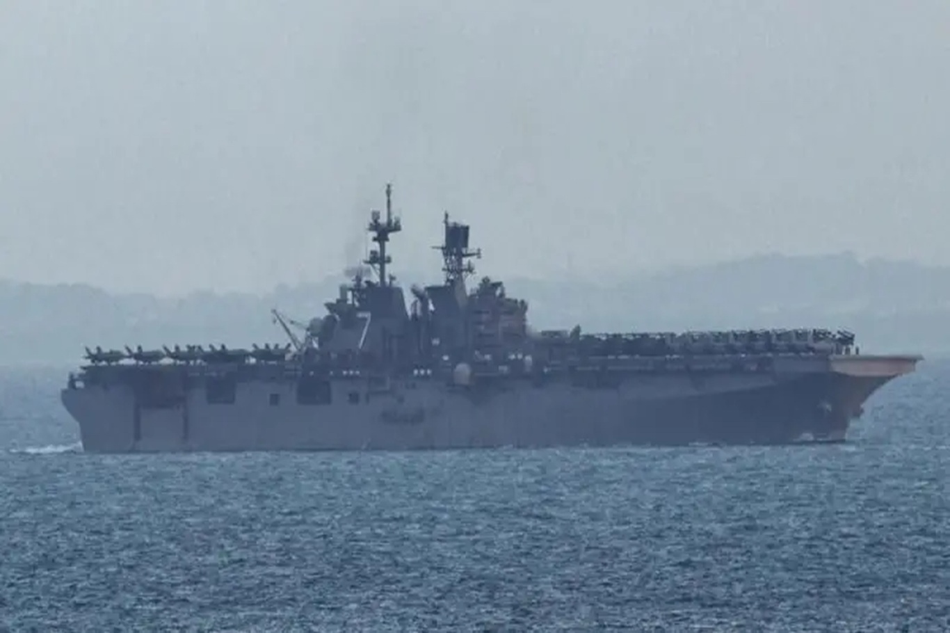 Iranian media announces missile strike on US warship near Strait of Hormuz