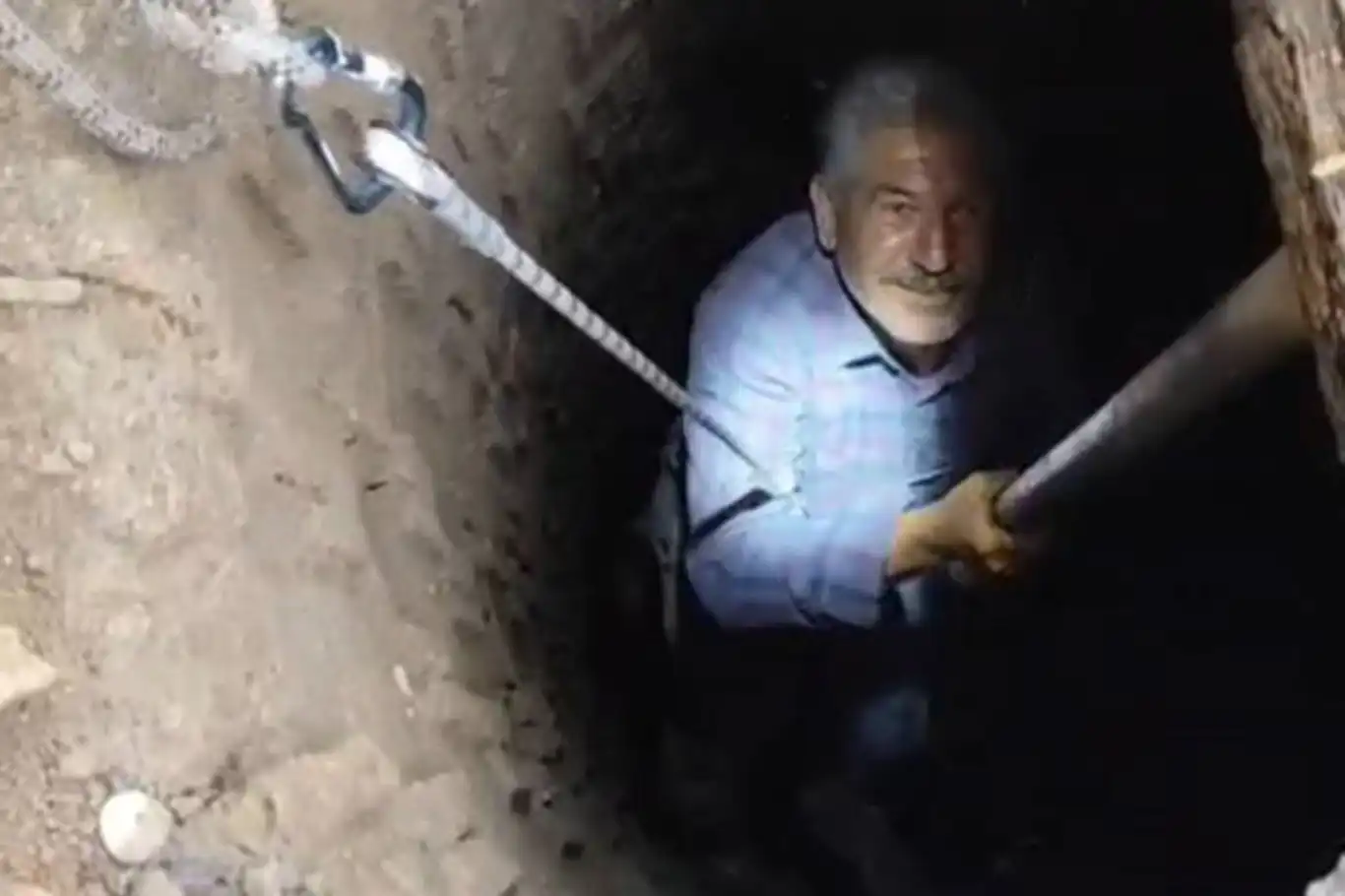 Batman'da su kuyusuna düşen vatandaş kurtarıldı