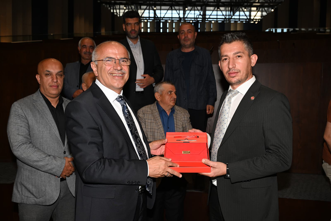 Büyükşehir Belediye Başkanı Er, muhtarların taleplerini dinledi 
