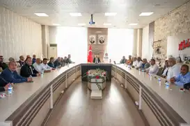 Büyükşehir Belediye Başkanı Er, muhtarların taleplerini dinledi 