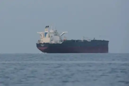 ABD ordusu Umman Körfezi'nde İran bağlantılı bir petrol tankerine saldırdı