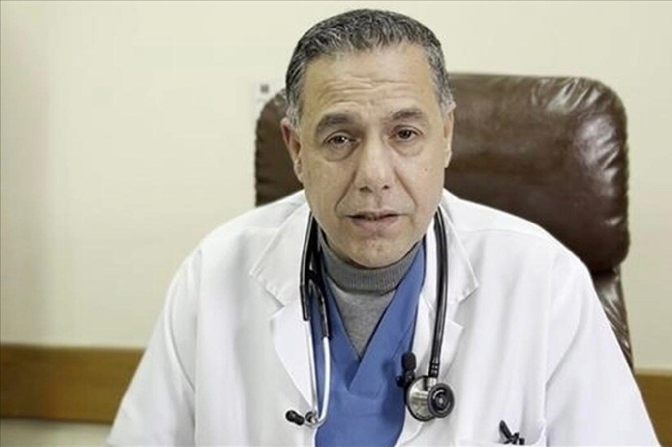صورة من قاعة المحكمة تظهر تدهور الحالة الجسدية للدكتور حسام أبو صفية