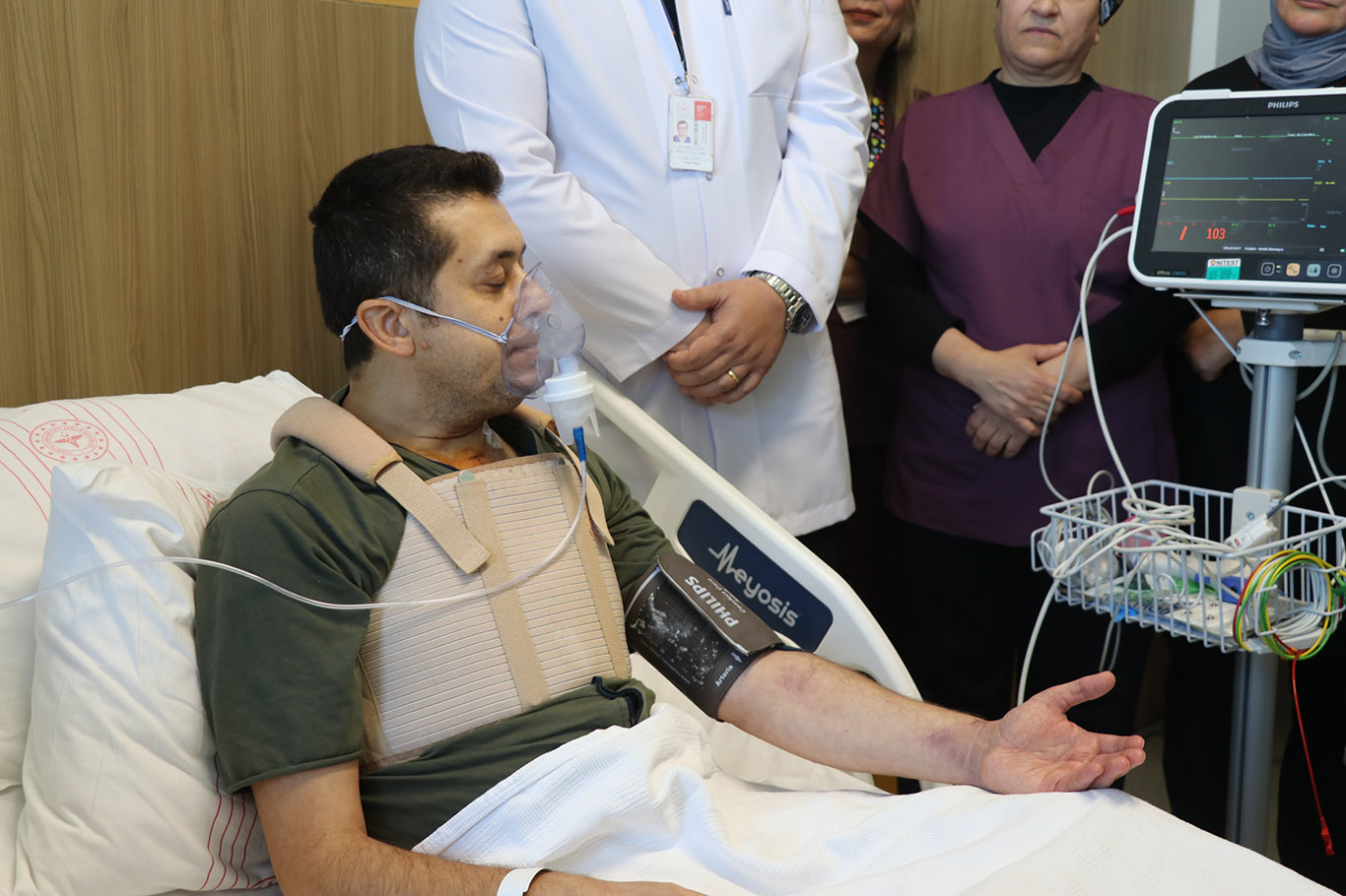 Aort damarları baştan sona yenilendi: 10 saat süren ameliyatla hayata tutundu