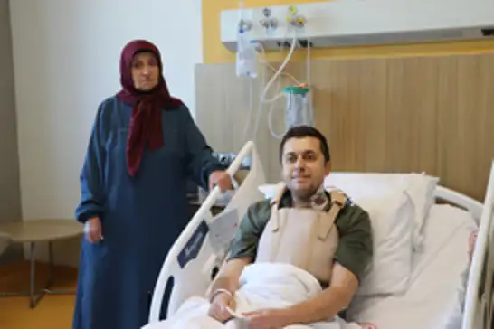 10 saat süren ameliyatla hayata tutundu