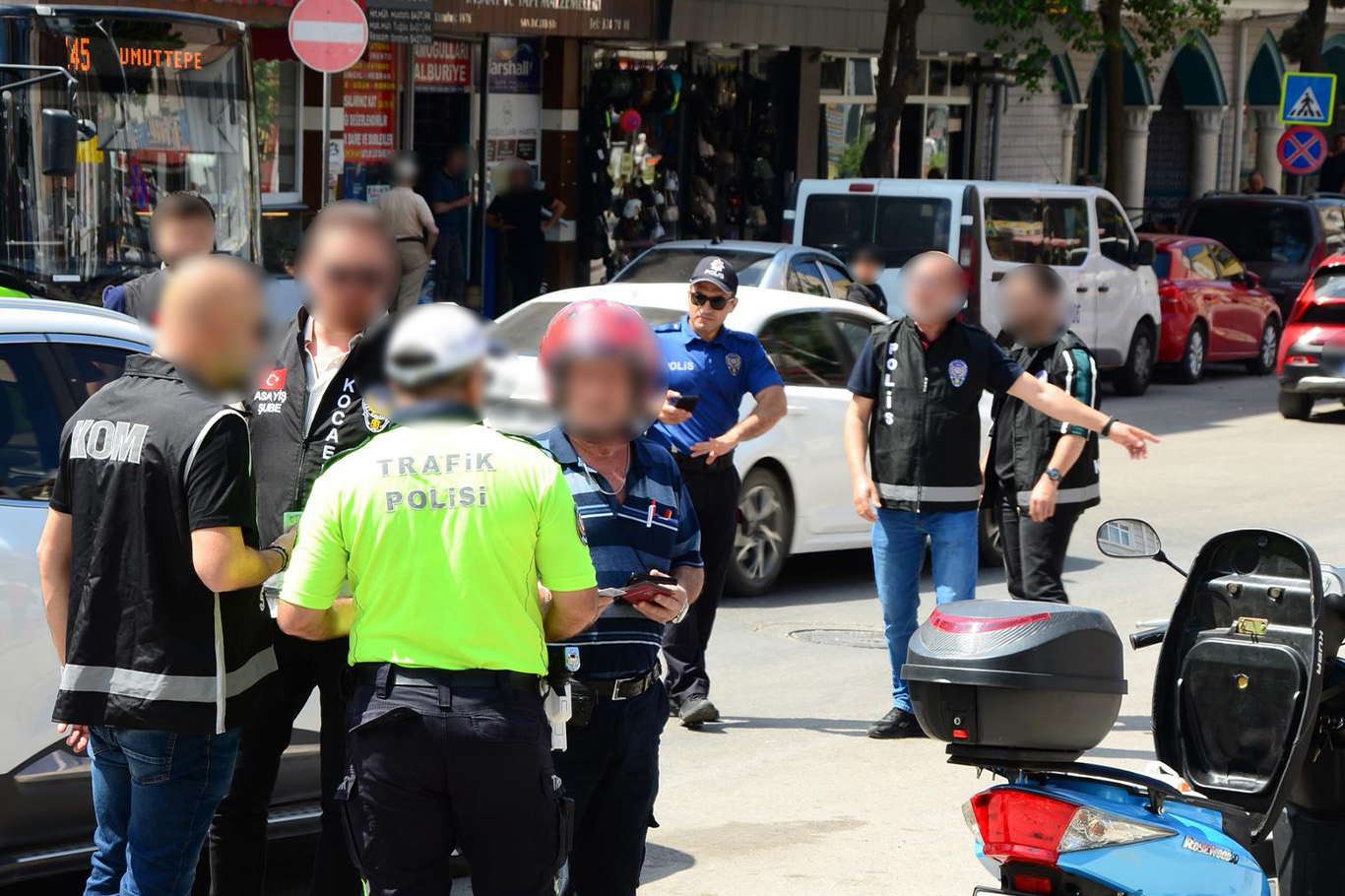 Kocaeli’de huzurlu sokaklar uygulaması: 5 aranan şahıs yakalandı