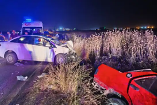 Mardin'de iki otomobilin çarpıştı: Bir ölü 4 yaralı 