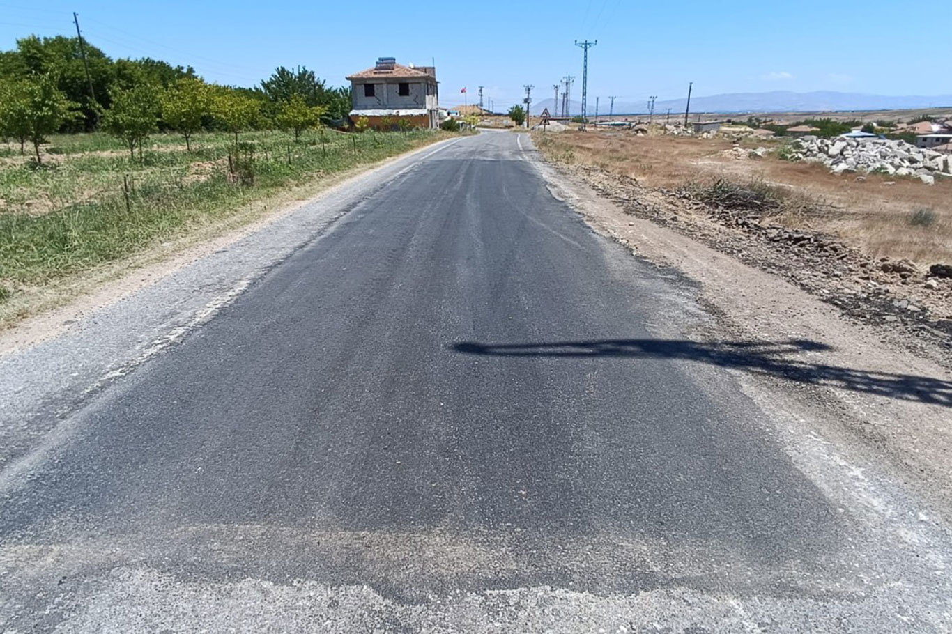 Akçadağ'da yol yapım, bakım ve onarım çalışmaları