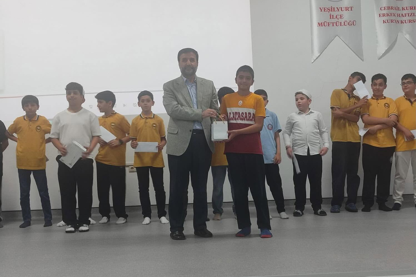 Hafızlık kursunda dini bilgiler yarışması heyecanı