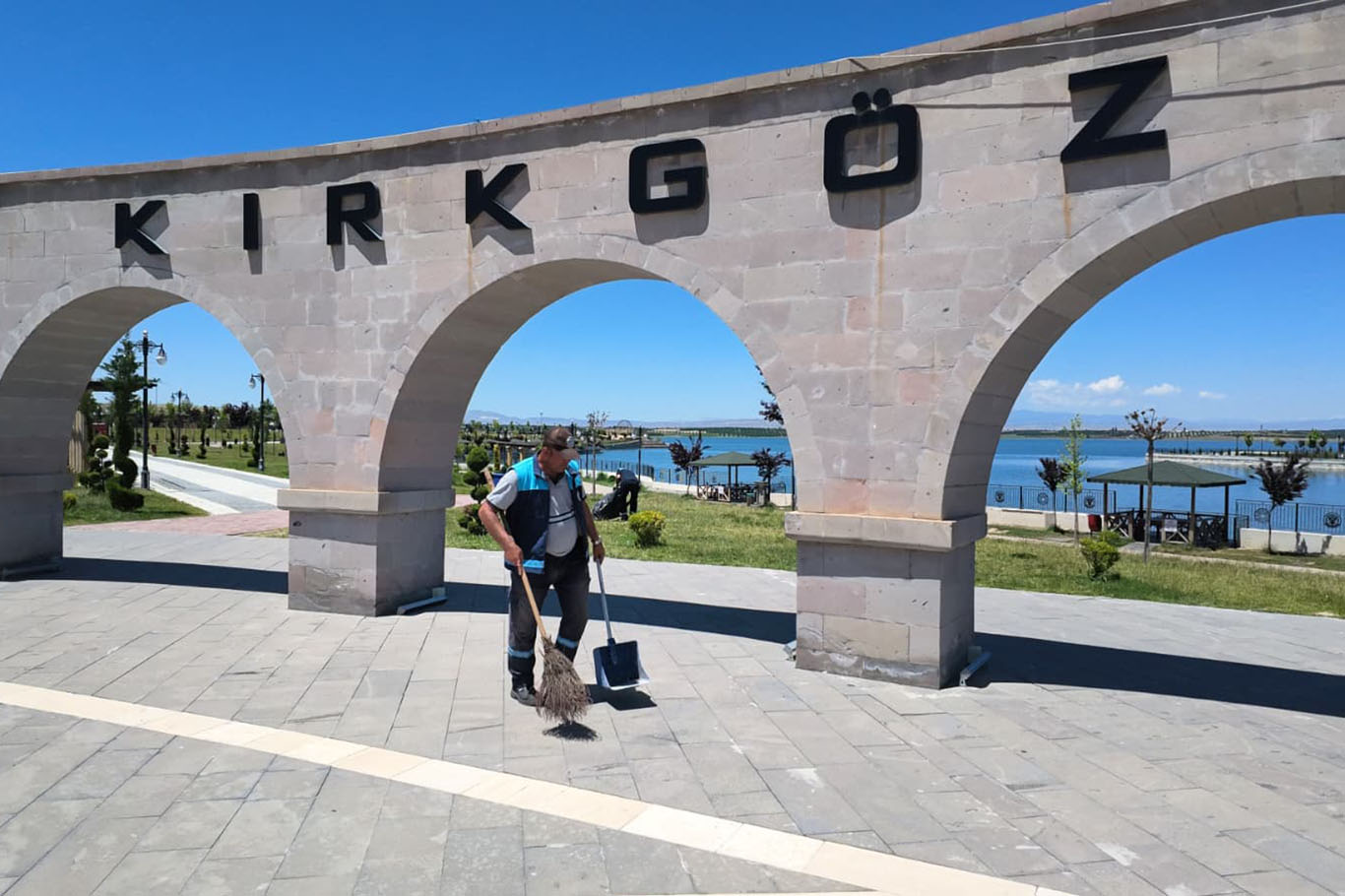 Battalgazi Belediyesinden Kırkgöz Sahil Parkında temizlik çalışması