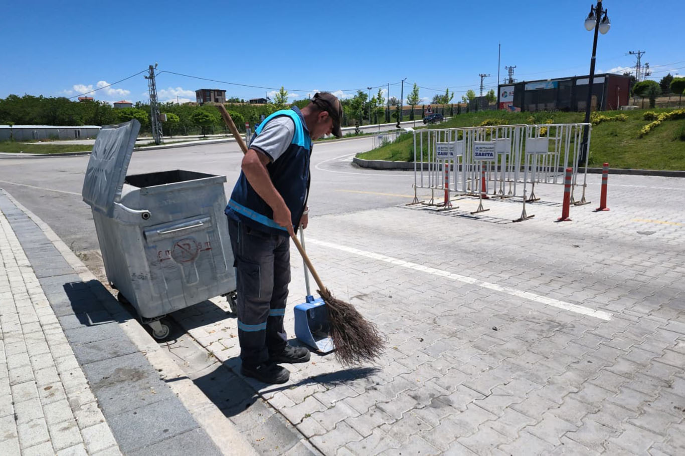 Battalgazi Belediyesinden Kırkgöz Sahil Parkında temizlik çalışması