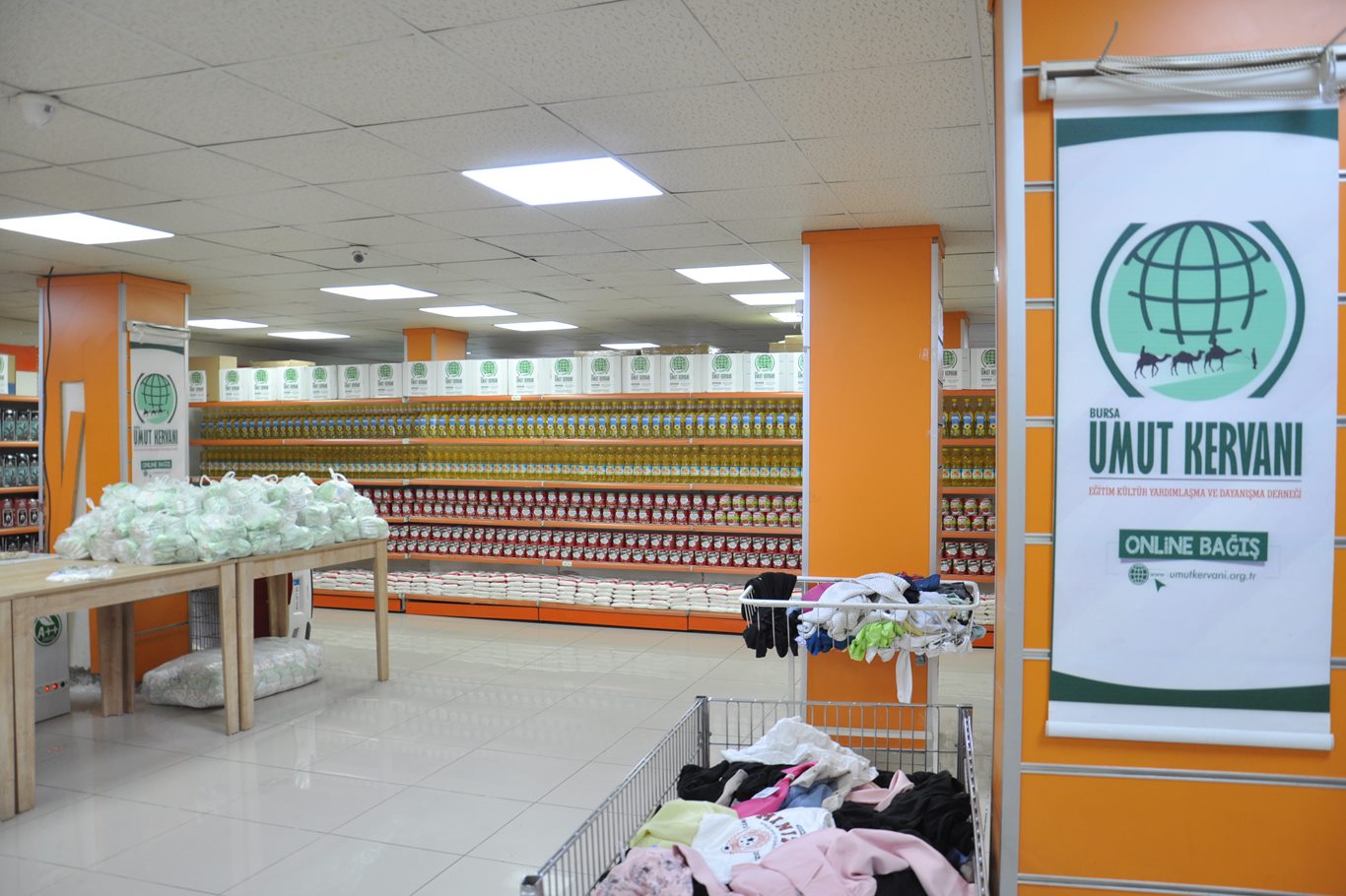 Bursa Umut Kervanı sosyal marketiyle yüzlerce ailenin ihtiyacını karşıladı