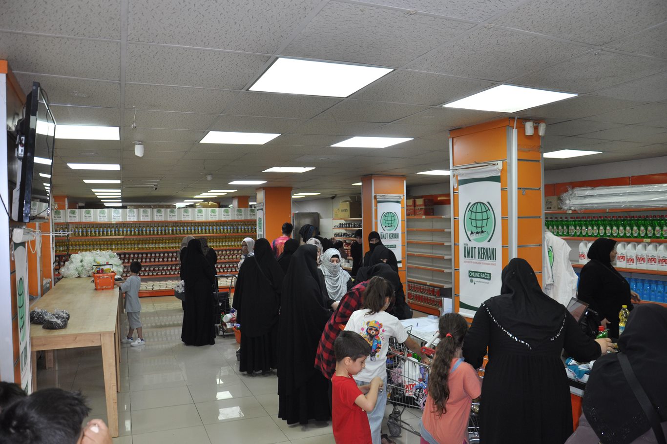 Bursa Umut Kervanı sosyal marketiyle yüzlerce ailenin ihtiyacını karşıladı