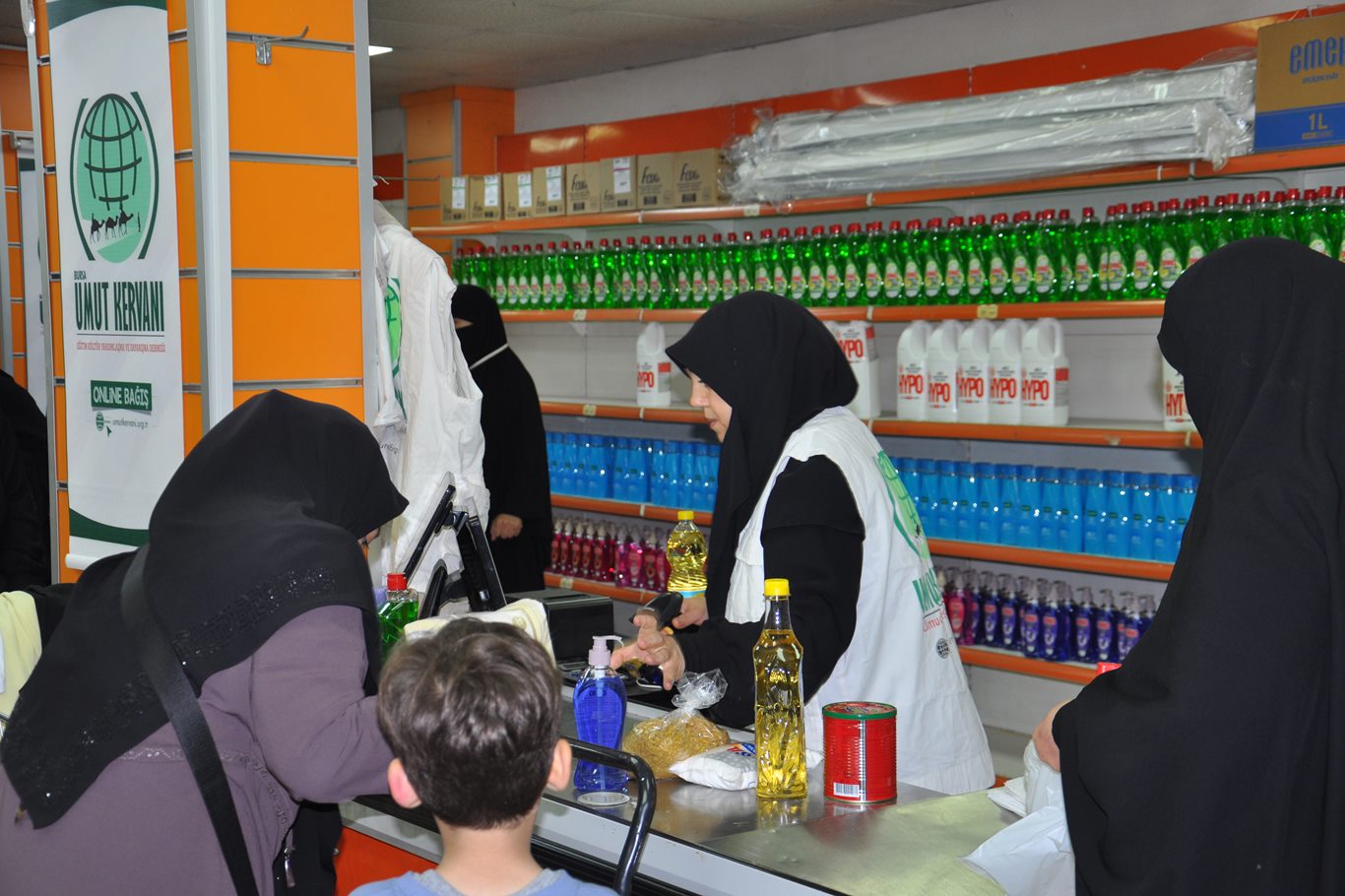 Bursa Umut Kervanı sosyal marketiyle yüzlerce ailenin ihtiyacını karşıladı