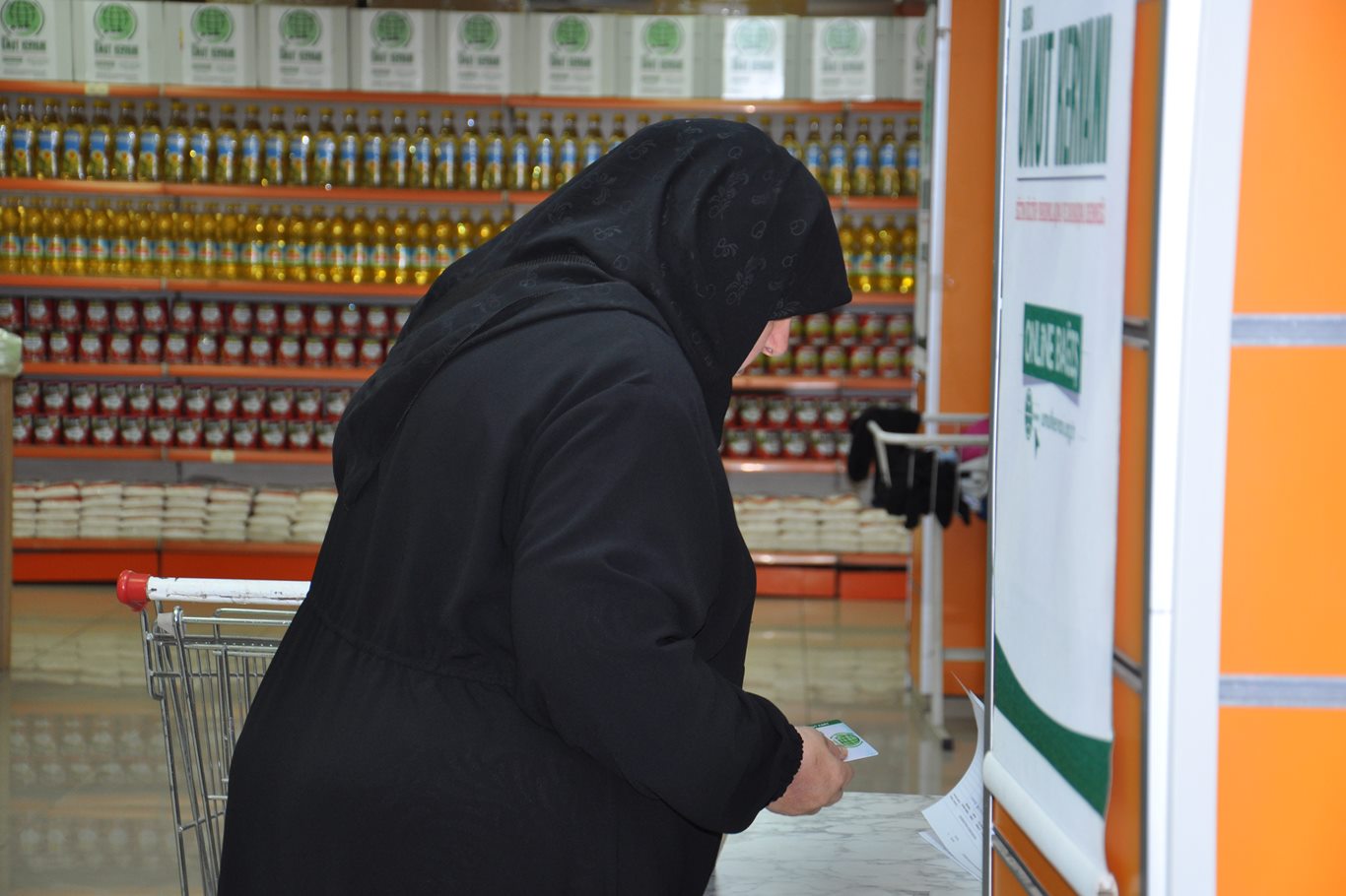 Bursa Umut Kervanı sosyal marketiyle yüzlerce ailenin ihtiyacını karşıladı