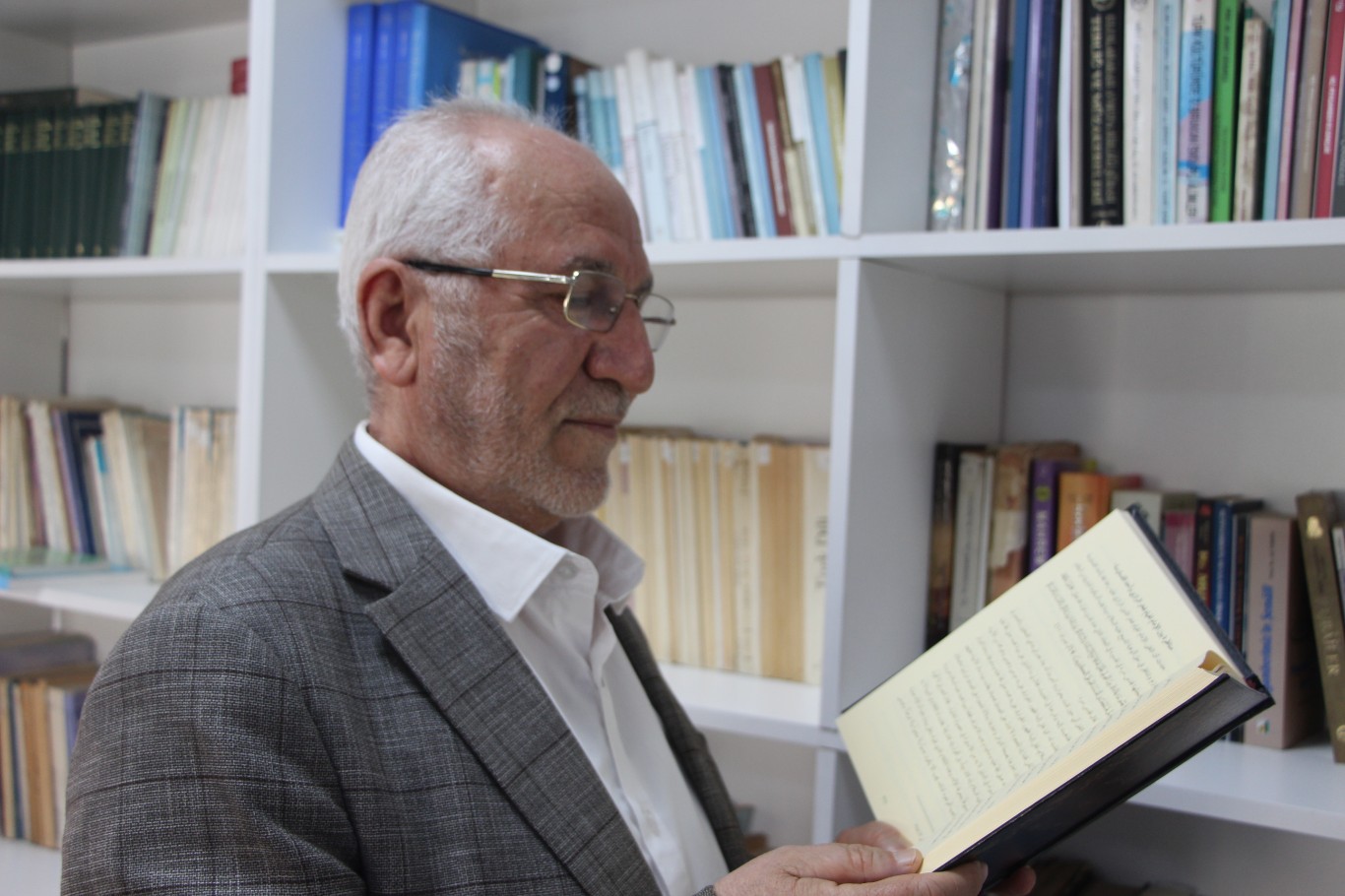Emekli İmam Hatip Yenigün: Camiye giren herkes tesettüre ve cami adabına uymalıdır