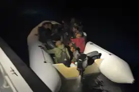 İzmir açıklarında 26 düzensiz göçmen yakalandı
