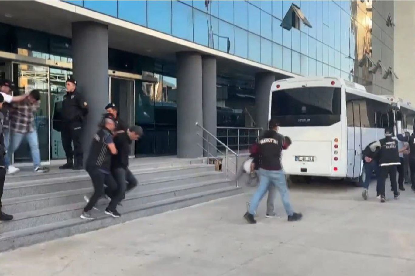 Bursa merkezli 5 ilde uyuşturucu operasyonunda 79 tutuklama