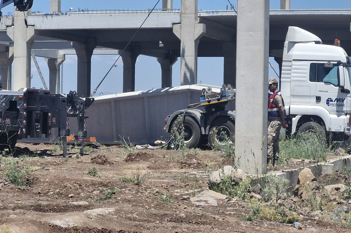 Diyarbakır'da beton duvar işçilerin üzerine düştü: 1 ölü, 1 yaralı
