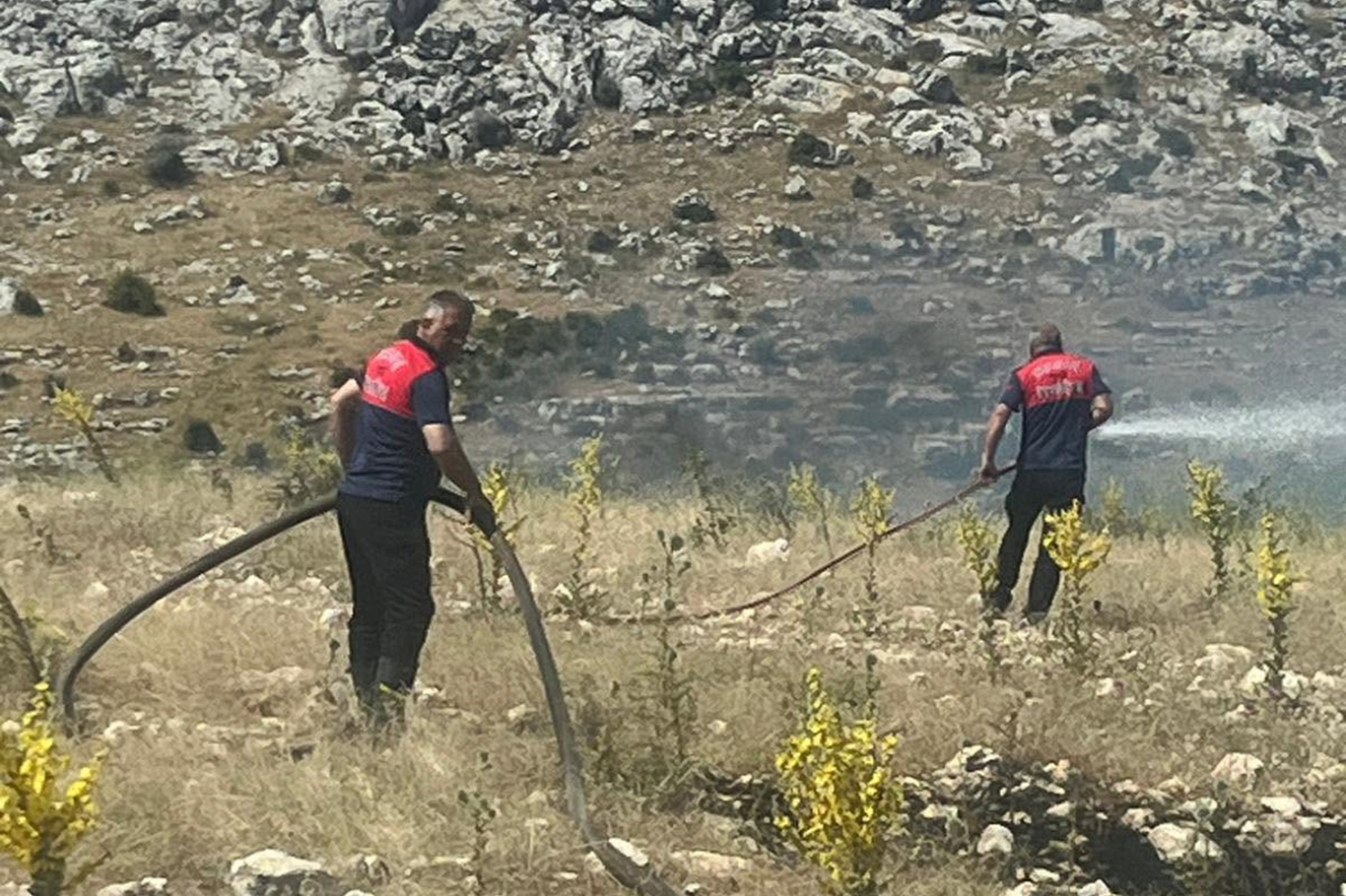 Adıyaman'da dağlık alanda yangın çıktı