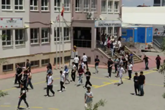 LGS'ye giren öğrenciler Türkçe uzundu, matematik zorladı