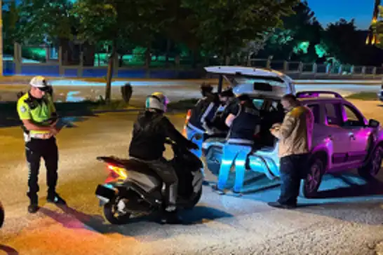 Kastamonu’da huzur ve asayiş uygulaması: Aranan bir kişi yakalandı