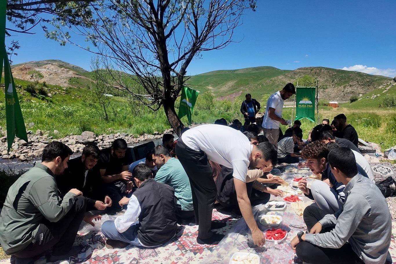 HÜDA PAR Ağrı Gençlik Kolları "Bahar Etkinlikleri" finalini gerçekleştirdi