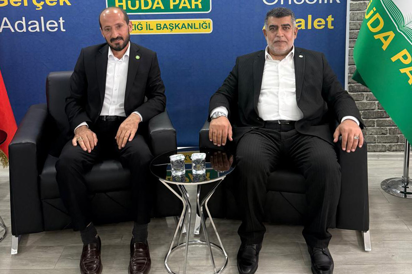 HÜDA PAR Elazığ Merkez İlçe Teşkilatı Başkanı Hüseyin Kaya ve Başkan Metin Suiçer.