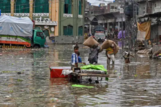 Pakistan'da şiddetli yağışlar etkili oluyor: 7 ölü, 33 yaralı