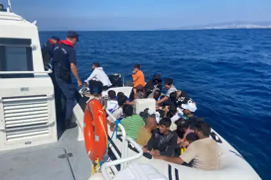Aydın açıklarında 16 düzensiz göçmen ve 2 organizatör yaklandı