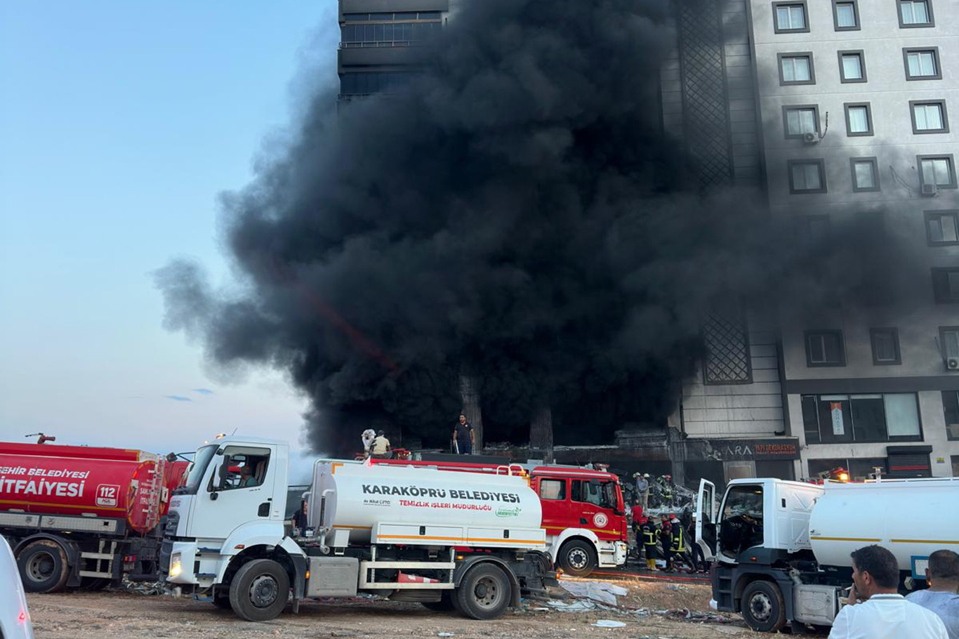 Şanlıurfa'da iş yeri yangını: 5 yaralı
