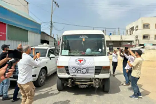 هێزەکانی داگیرکەر ١٥ ئەسیری غەززەیی ئازاد دەکەن