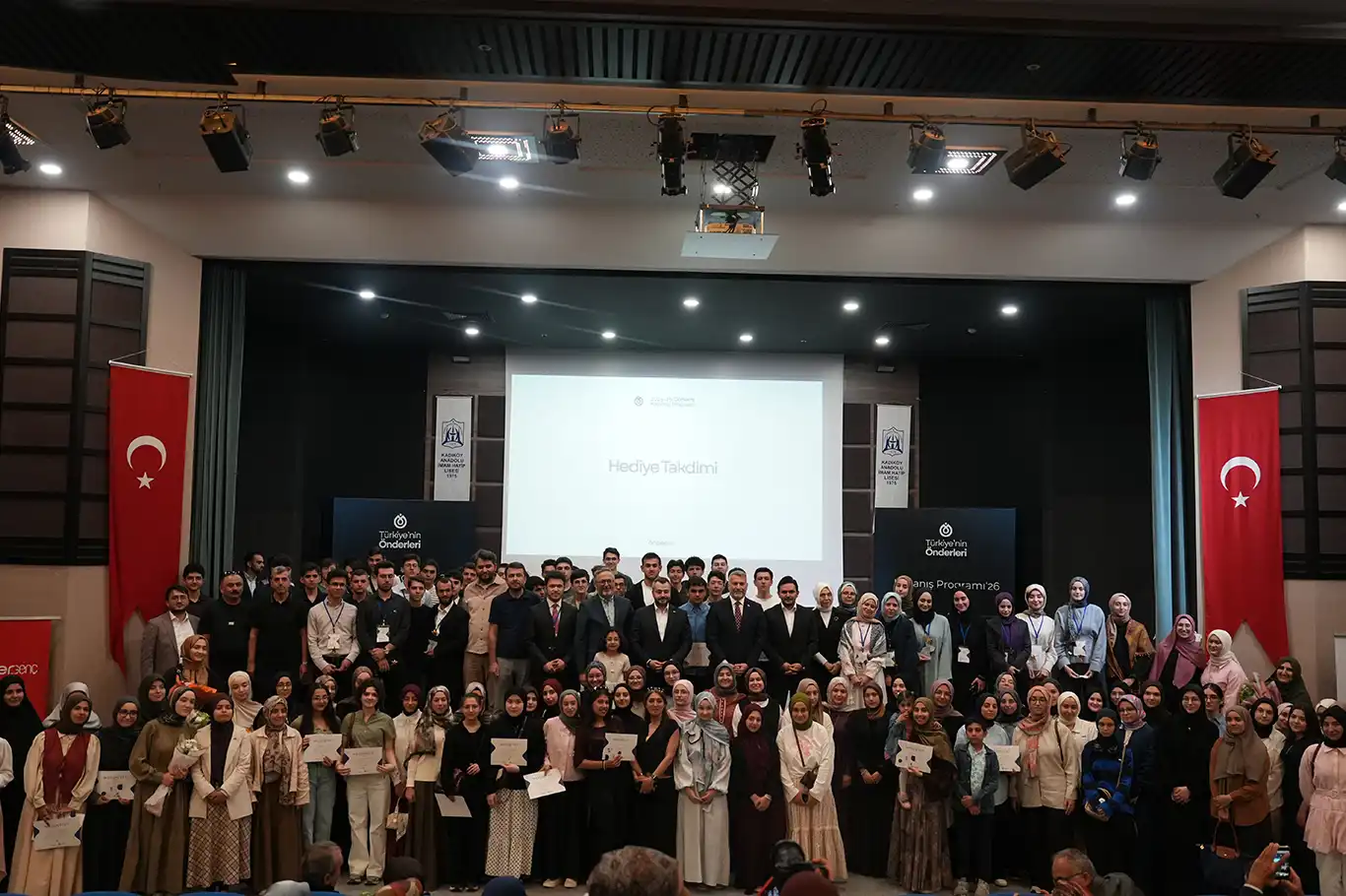 Türkiye'nin önderleri 5. dönem mezunlarını verdi