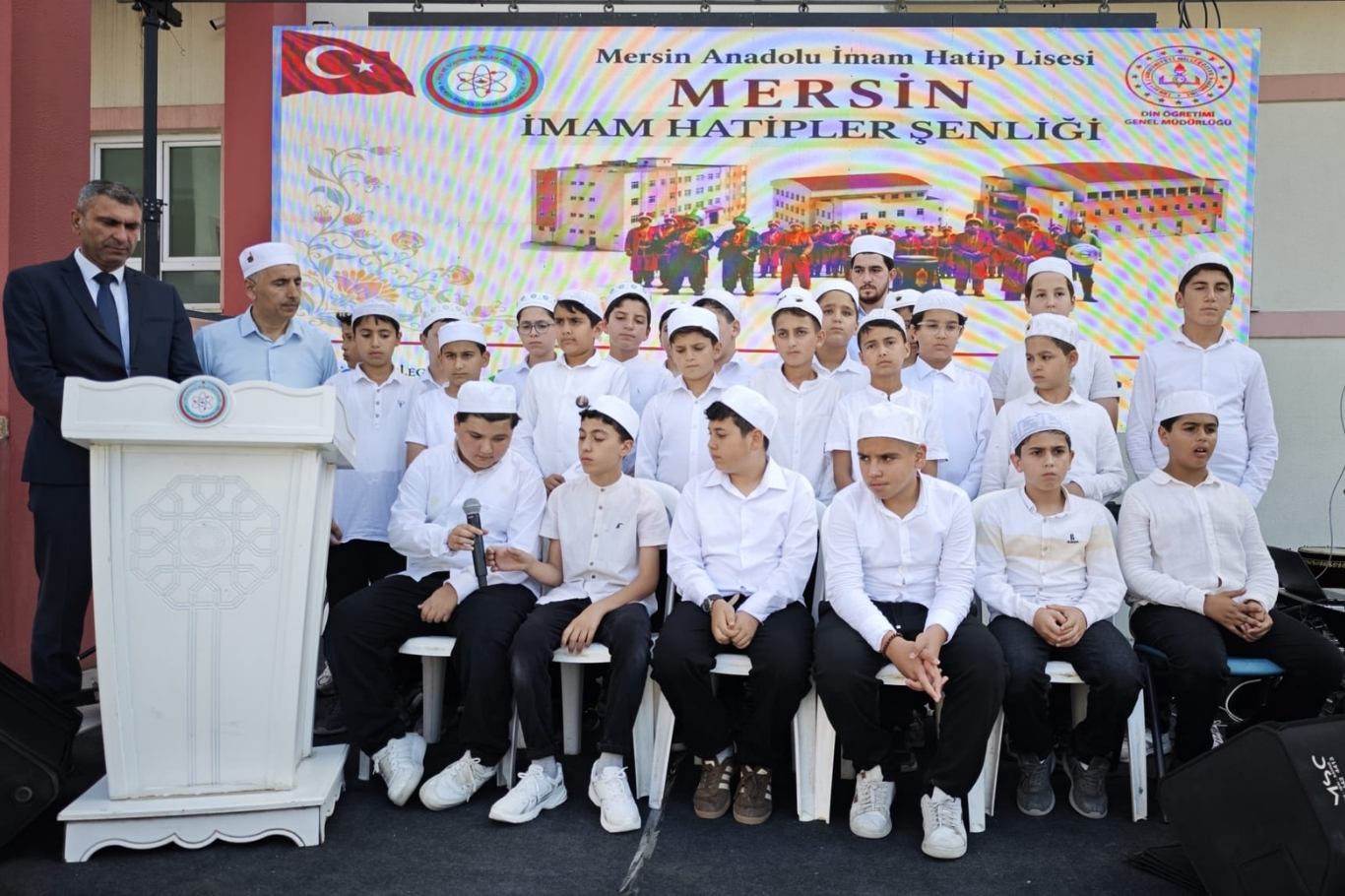 Mersin'de imam hatip öğrencilerinin hazırladığı eserler sergilendi