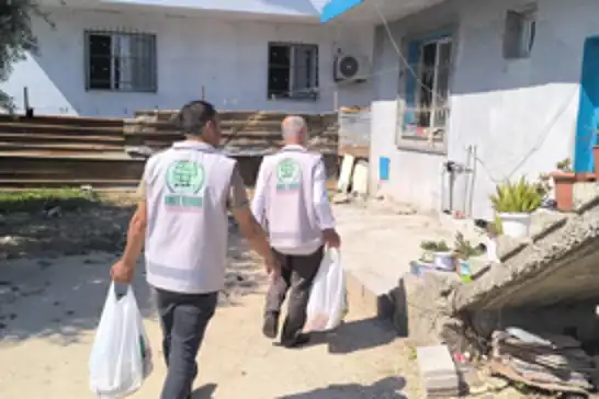 Tarsus Umut Kervanı'ndan ihtiyaç sahibi ailelere gıda yardımı