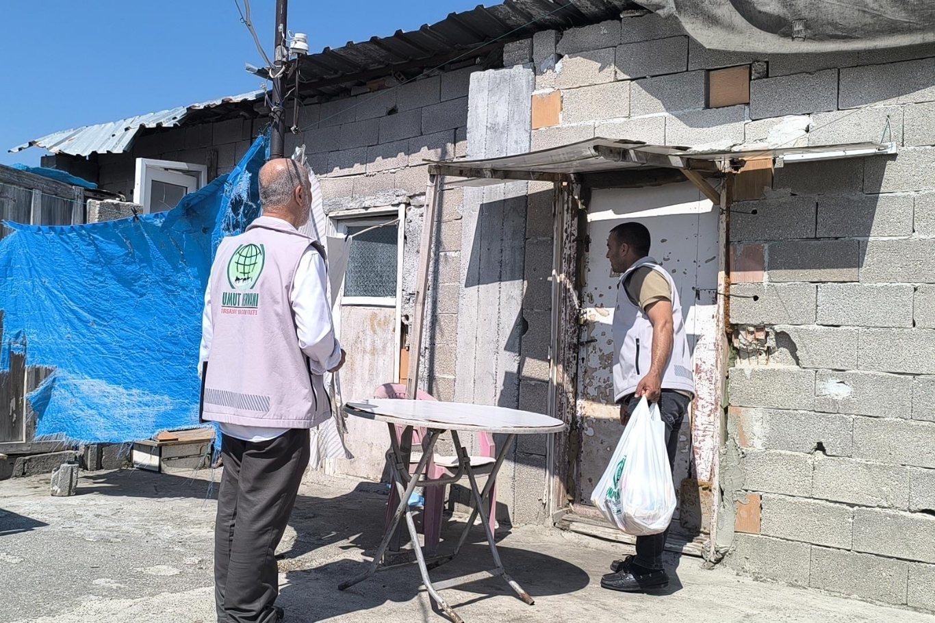 Tarsus Umut Kervanı'ndan ihtiyaç sahibi ailelere gıda yardımı