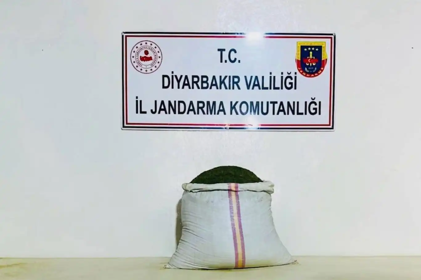 Diyarbakır'da jandarmadan uyuşturucu operasyonu