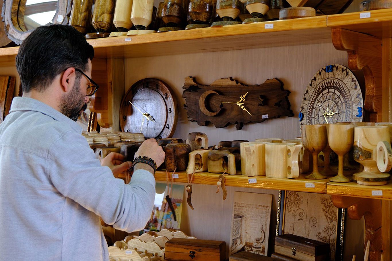 Van’da kuruyan ceviz ağaçları sanat eserine dönüşüyor