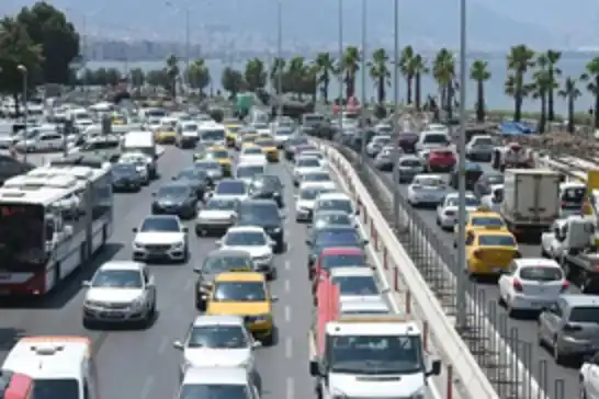 İzmir'de trafiğe kayıtlı araç sayısı 2,1 milyonu aştı