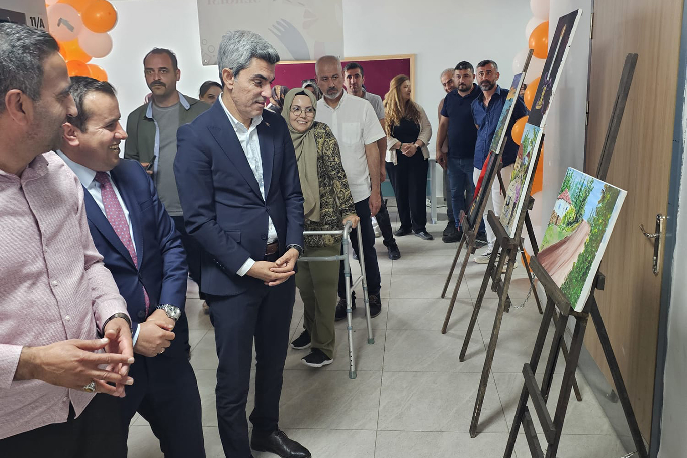 Depremde uzvunu kaybetti ama sanatından vazgeçmedi
