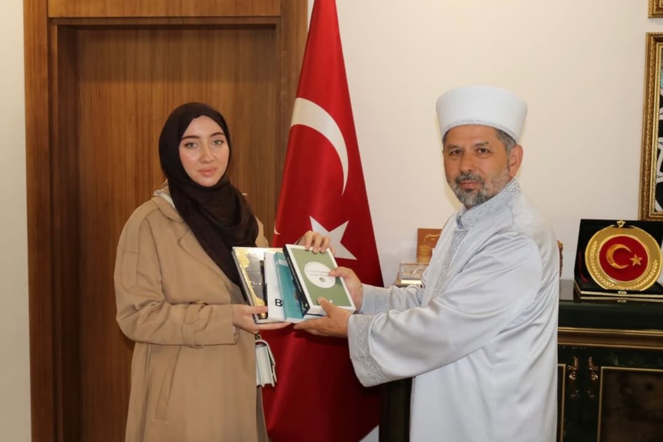 İslamiyeti kabul eden Rus vatandaşına Zehra ismi verildi